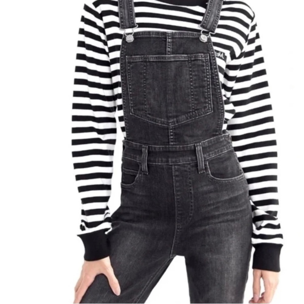 Levi’s Skinny Stretch Black Overalls size 27